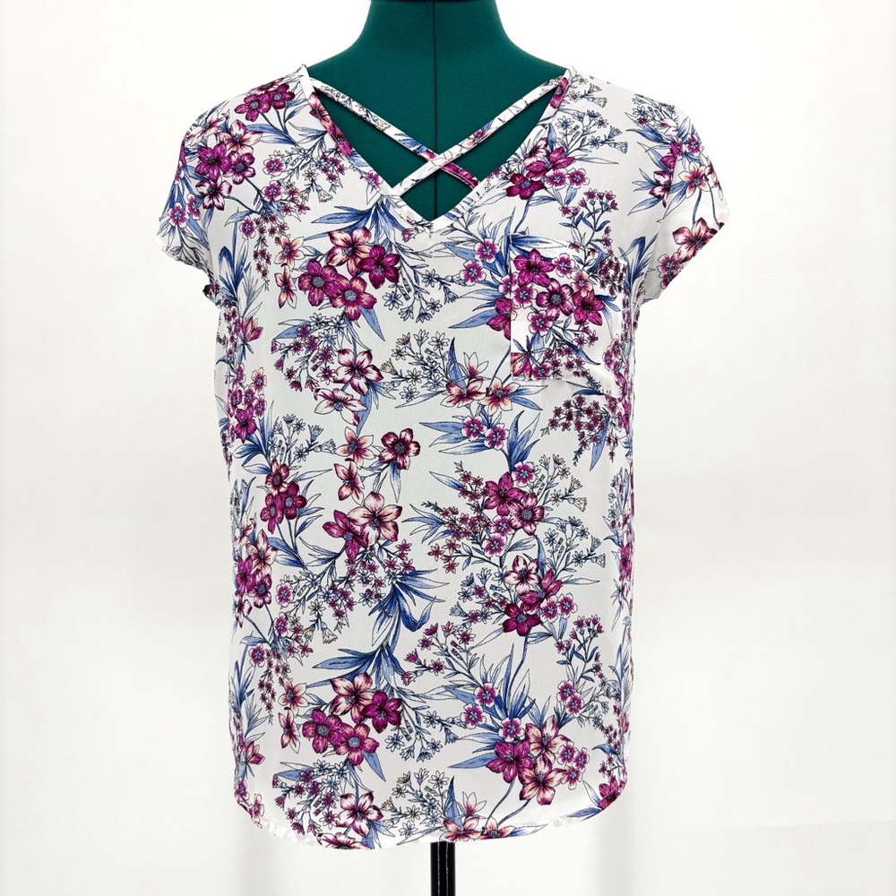 Pink Rose Vintage Blue & Pink Floral Criss Cross V-Neck Short Sleeve Top, Medium